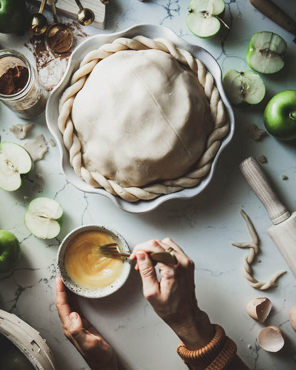Laurel Pie Dish