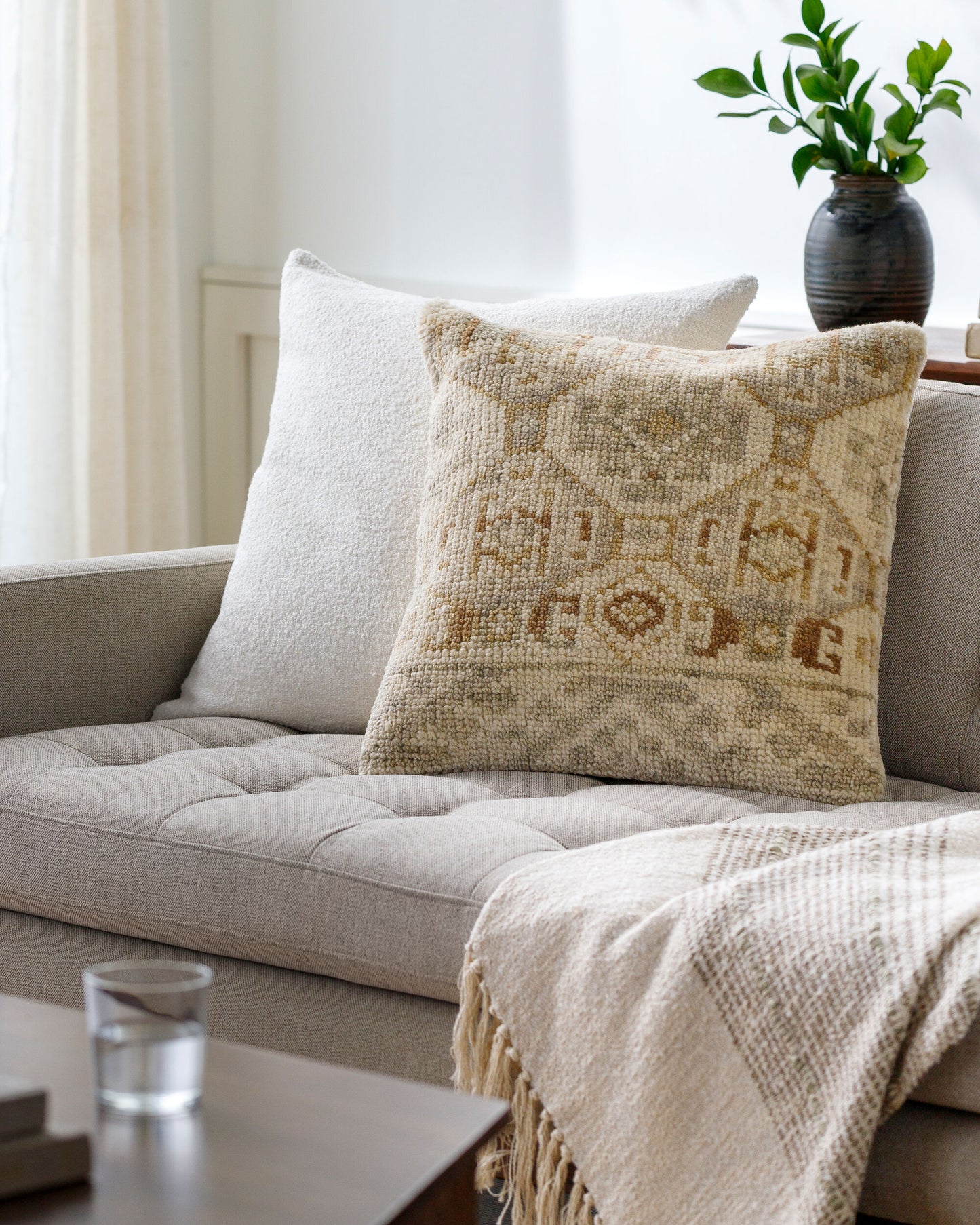 Affleck Pillow 001