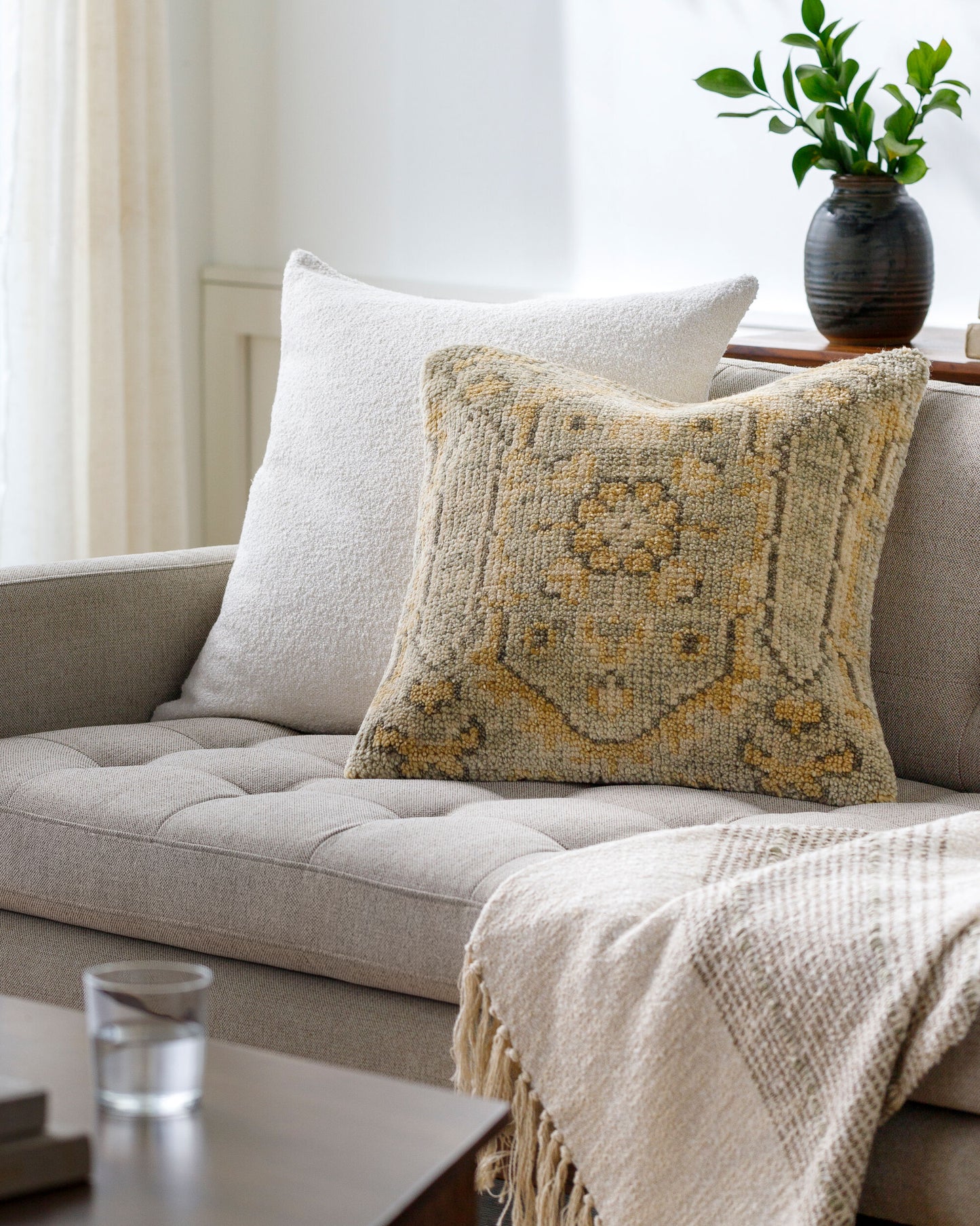 Affleck Pillow 002